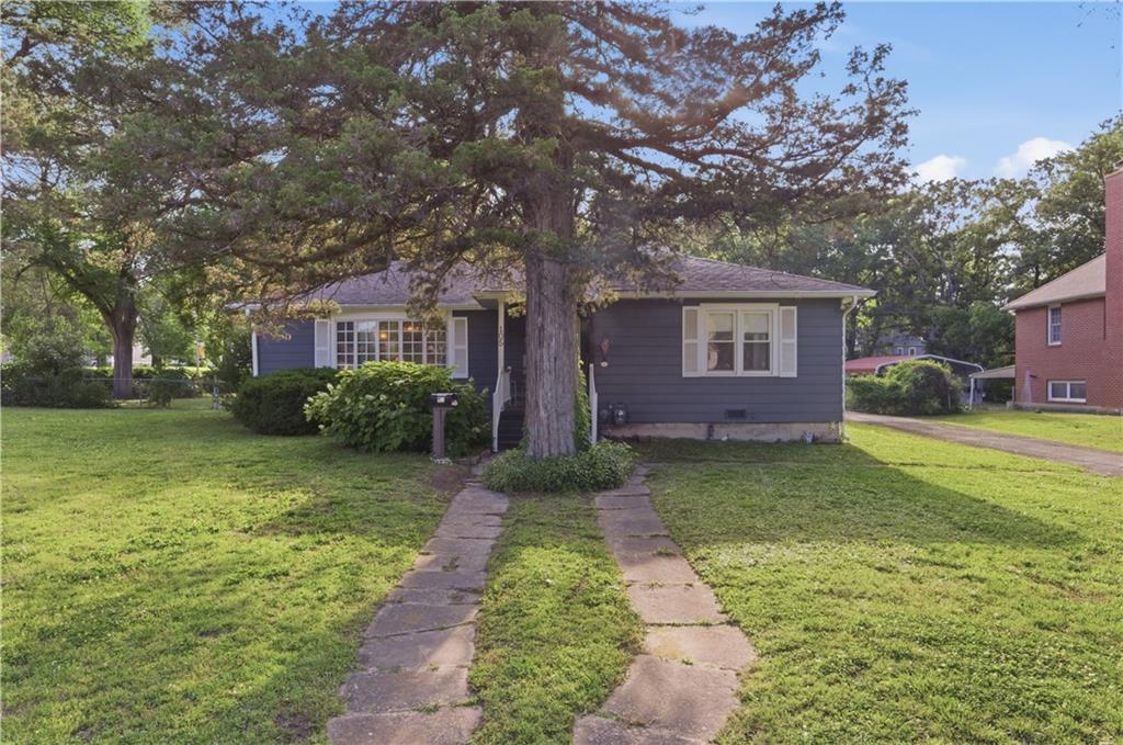 105 N 8th St, Fredonia, KS 66736