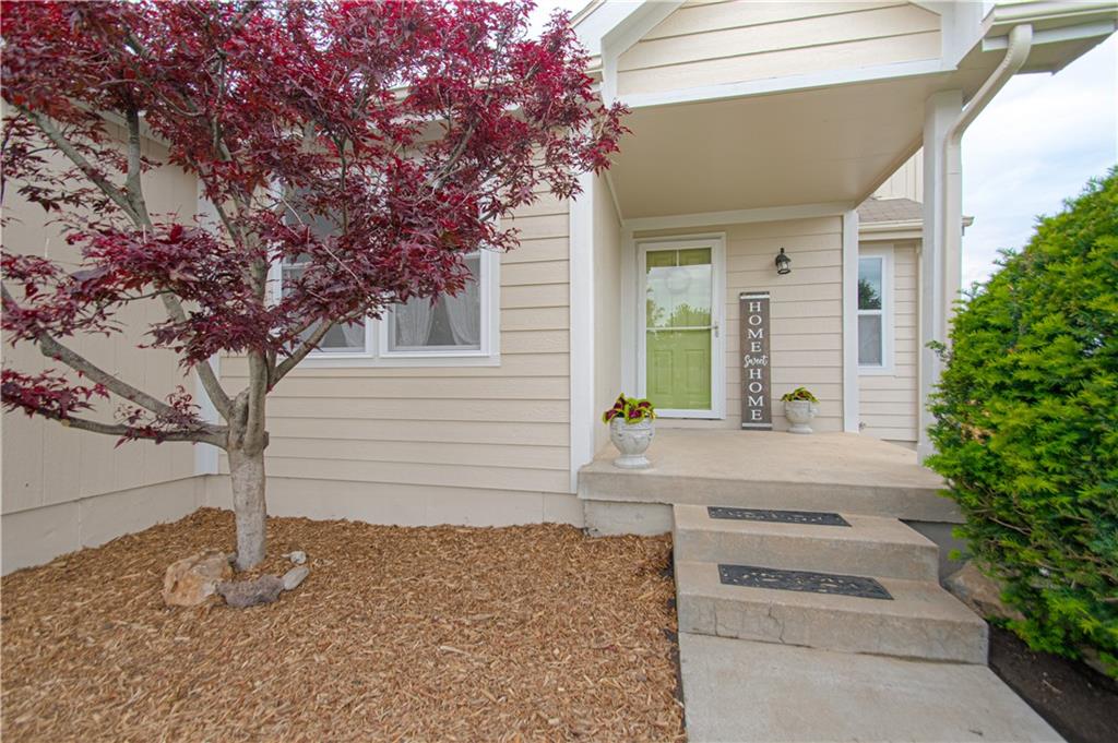 230 W Skylark St, Gardner, KS 66030
