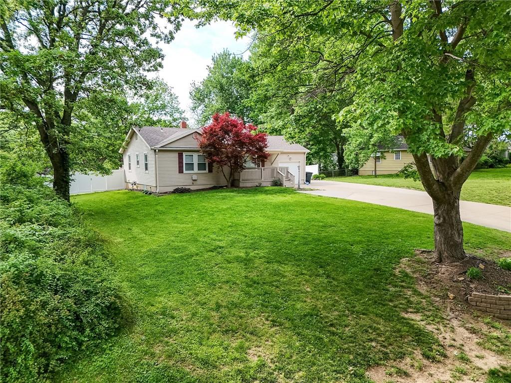 8 Belmont Rd, St Joseph, MO 64505