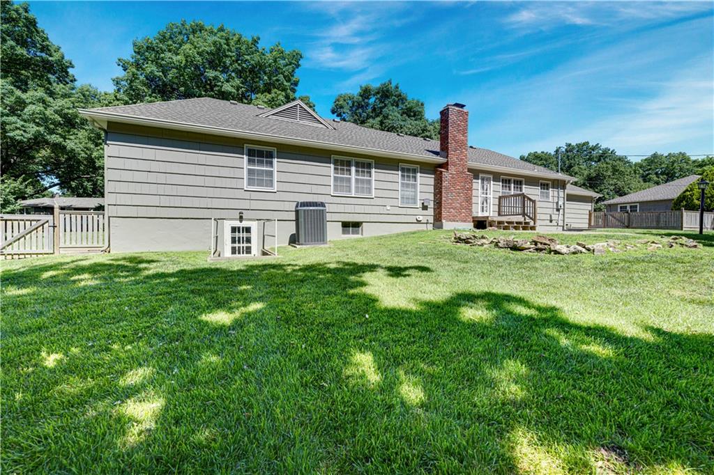 10339 Sagamore Rd, Leawood, KS 66206