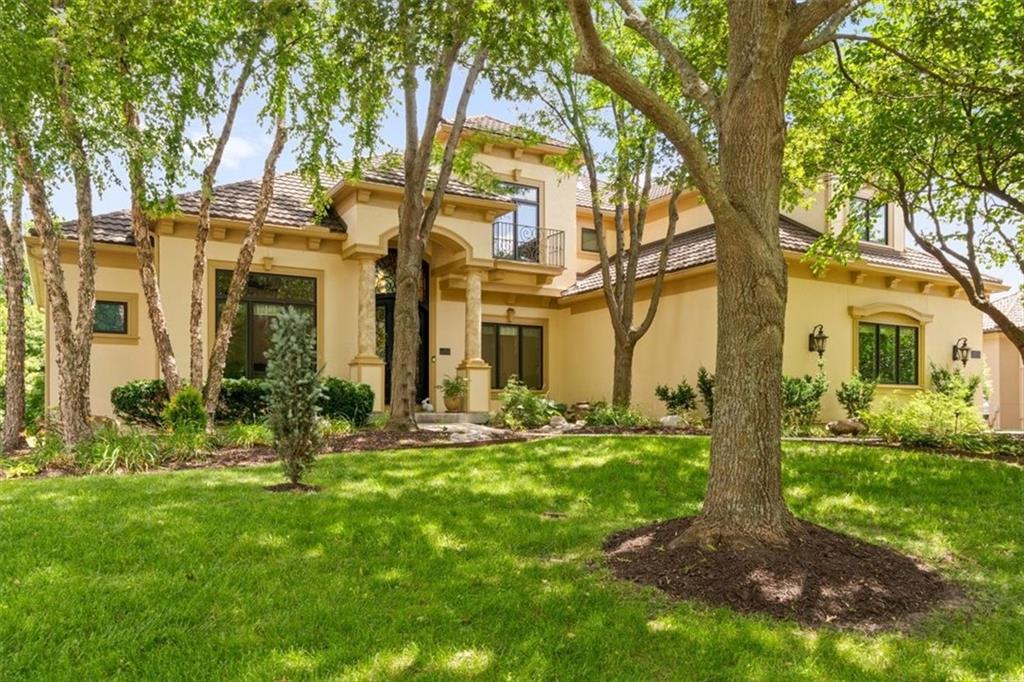 13905 Dearborn St, Overland Park, KS 66223