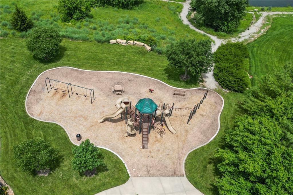 194 SW Roosevelt Rg, Lee's Summit, MO 64081