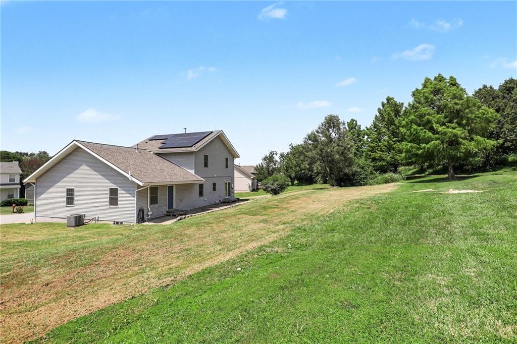 14921 Pine View Dr, Grandview, MO 64030