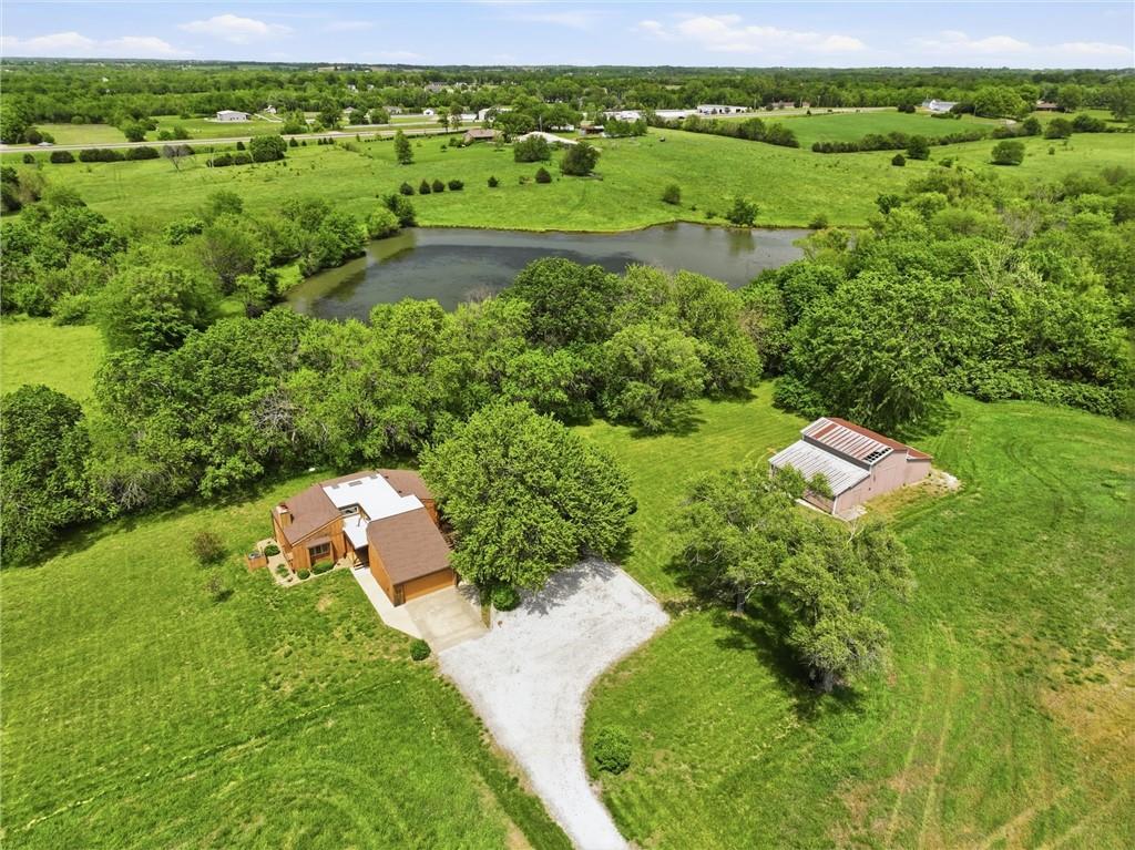 18520 178th St, Tonganoxie, KS 66086