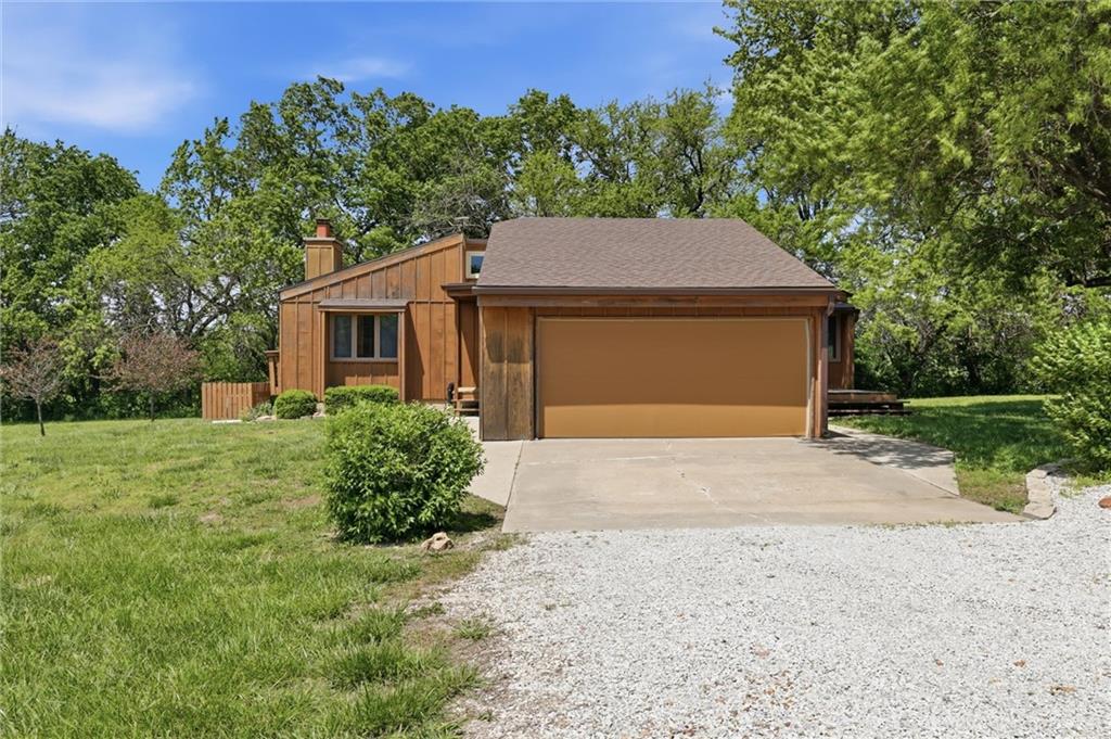 18520 178th St, Tonganoxie, KS 66086