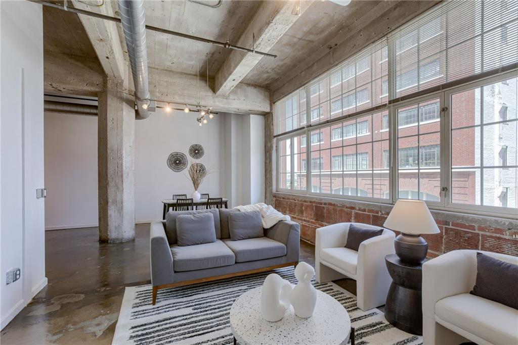 321 W 7th St #306, Kansas City, MO 64105
