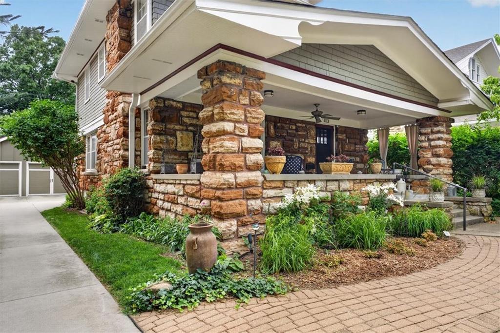 631 W 59th St, Kansas City, MO 64113