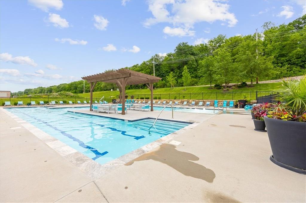 6745 Prairie Ln, Parkville, MO 64152