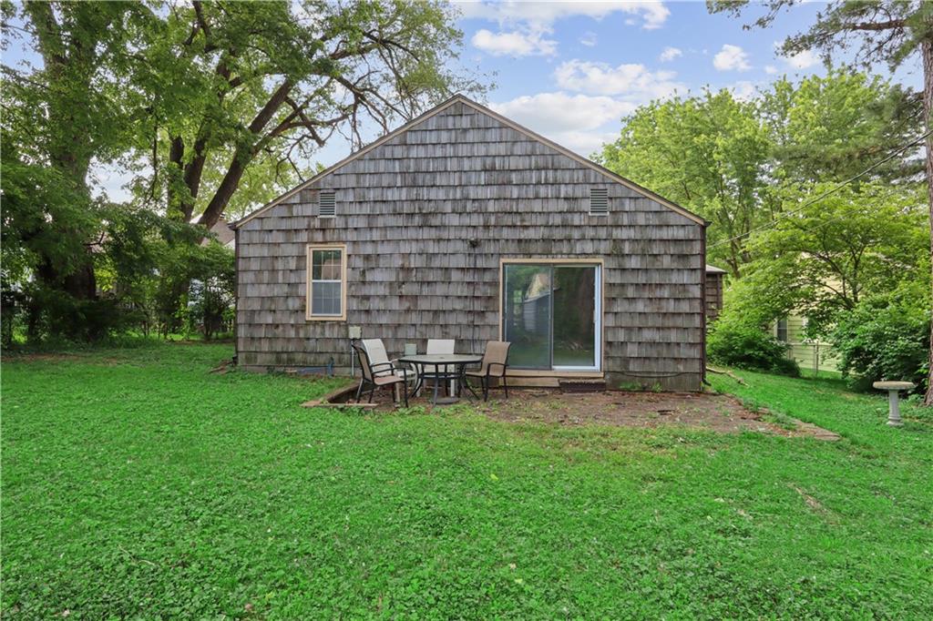 5012 Sycamore Dr, Roeland Park, KS 66205