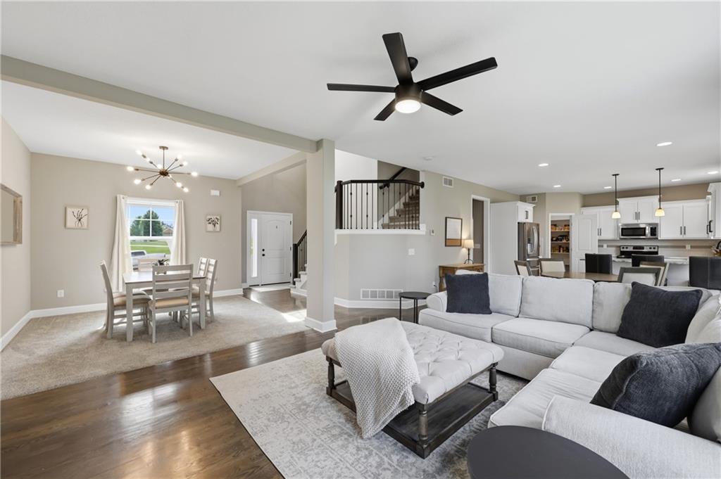 1273 SW Nagona Ln, Lee's Summit, MO 64082