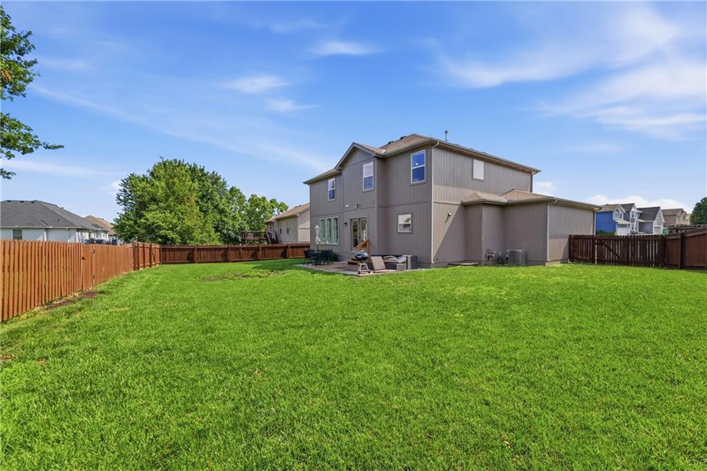 1273 SW Nagona Ln, Lee's Summit, MO 64082