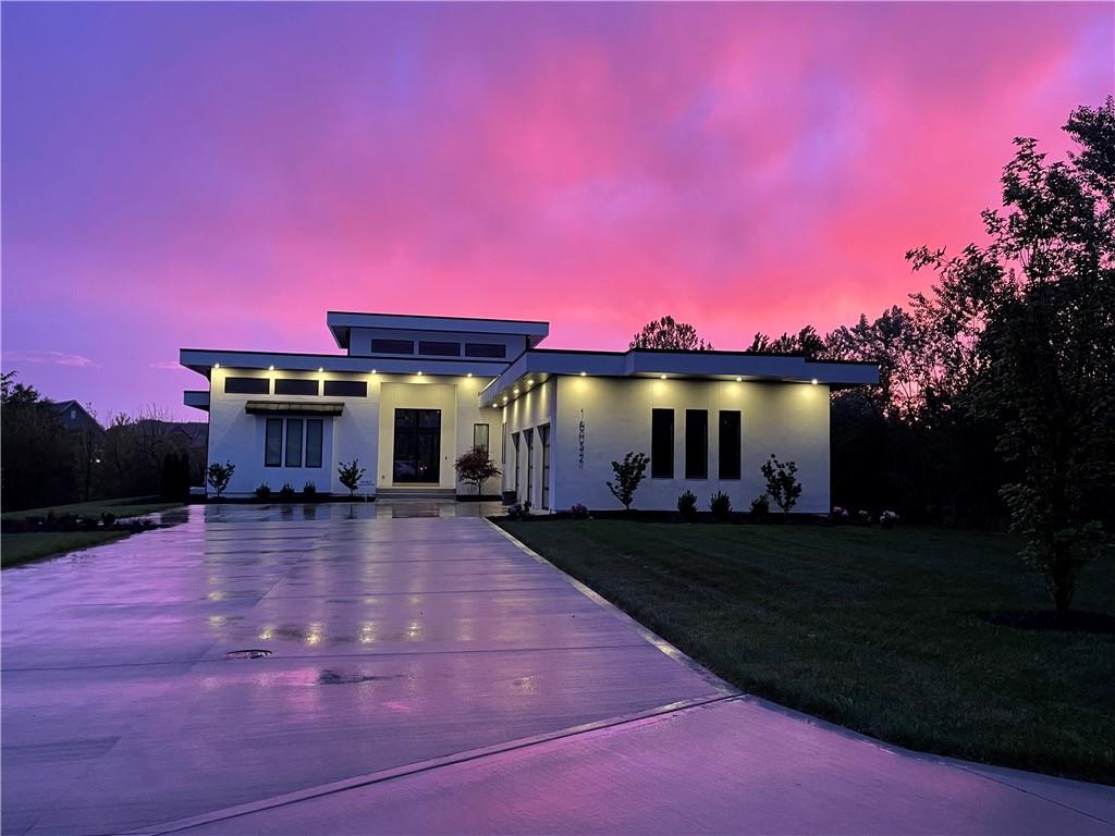 16052 Stearns St, Overland Park, KS 66221