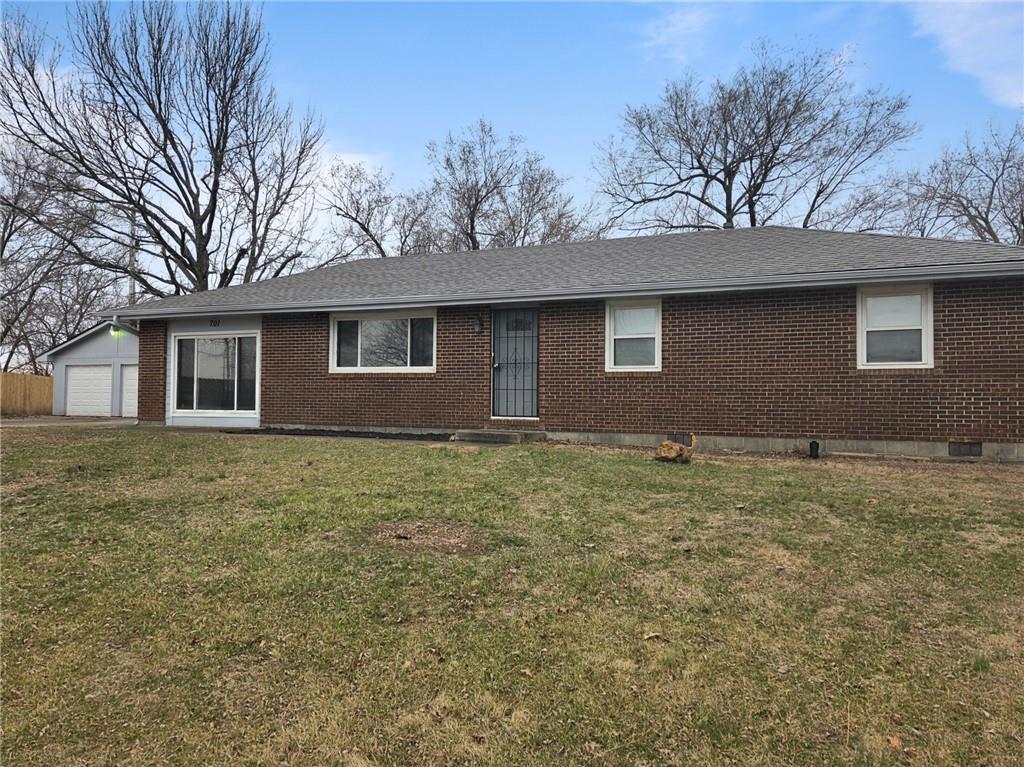 701 Lake Rd, Garden City, MO 64747