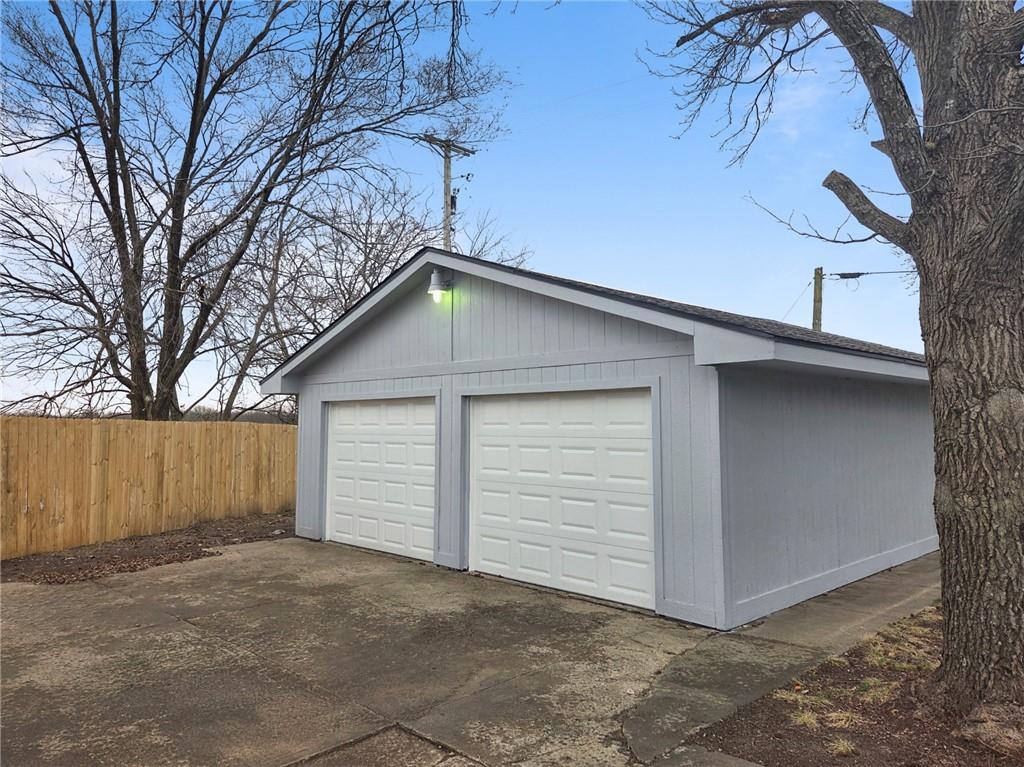 701 Lake Rd, Garden City, MO 64747