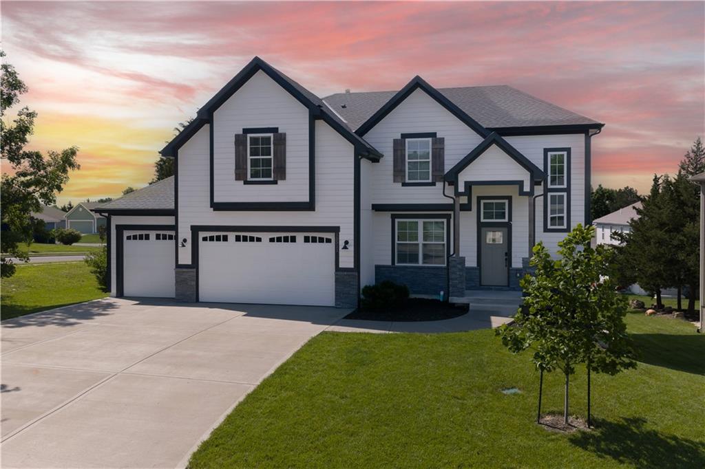 15511 Spruce St, Basehor, KS 66007