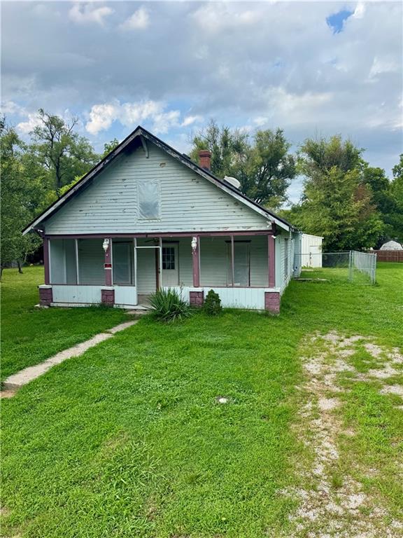 206 W 3rd St, Creighton, MO 64739