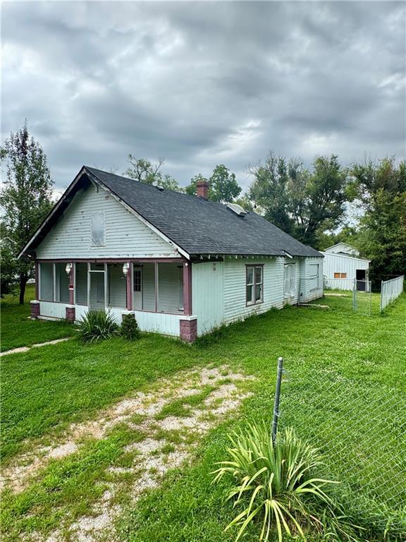 206 W 3rd St, Creighton, MO 64739
