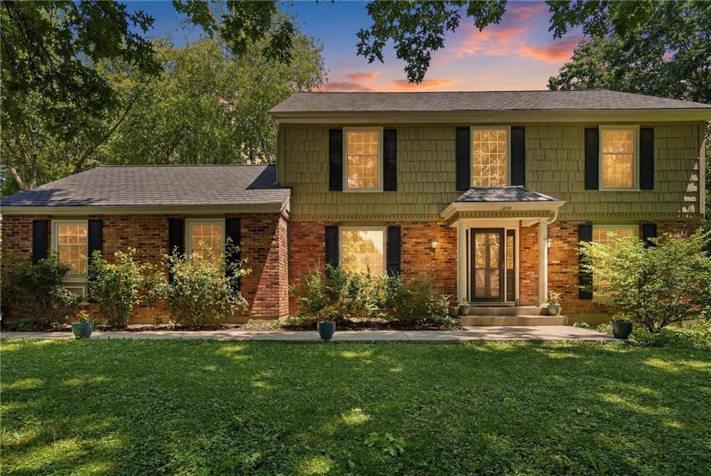 12841 Pembroke Cir, Leawood, KS 66209