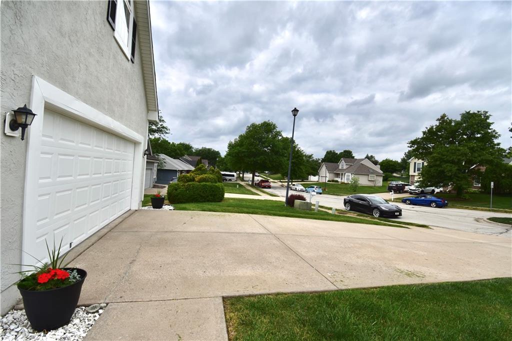 1 Timber Creek Dr, Platte City, MO 64079
