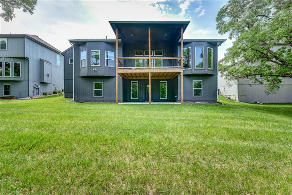 4906 NE 105th St, Kansas City, MO 64156