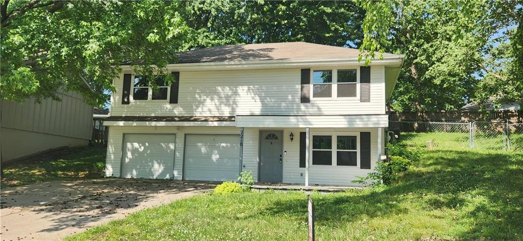 2218 Liberty Landing Rd, Liberty, MO 64068