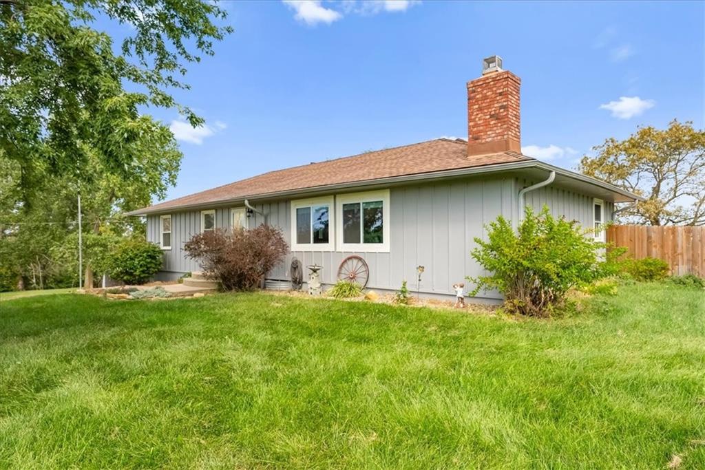 22014 W 223rd St, Spring Hill, KS 66083