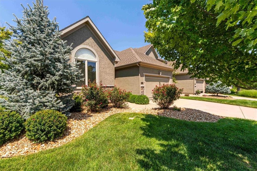 19704 W 100th St, Lenexa, KS 66220