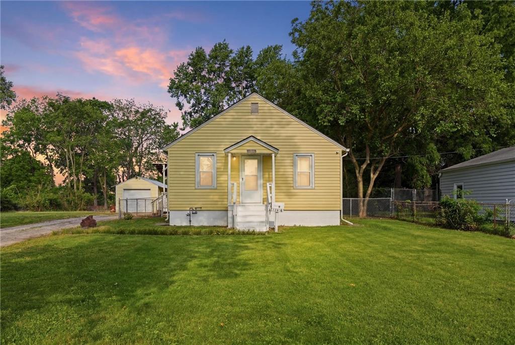 13318 Parker Ave, Grandview, MO 64030