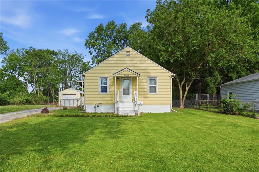 13318 Parker Ave, Grandview, MO 64030