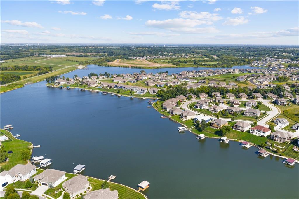 1218 Becket Ct, Raymore, MO 64083