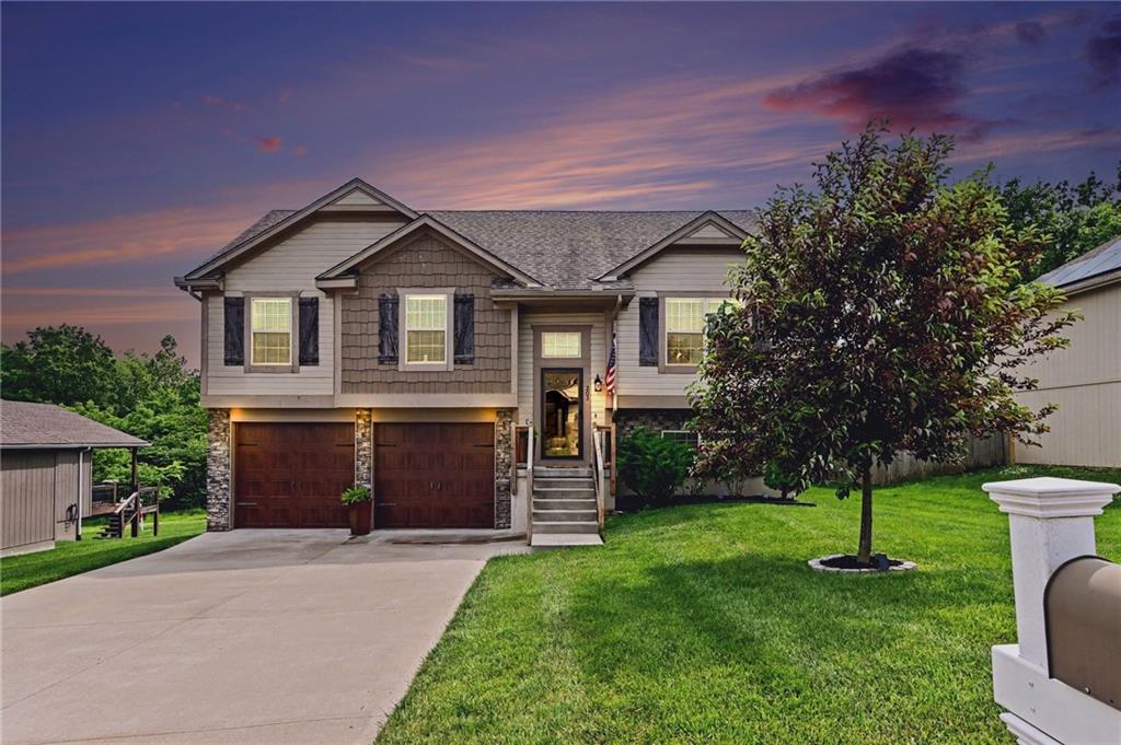 203 E Woodland Ave, Lone Jack, MO 64070