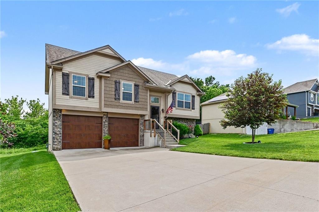 203 E Woodland Ave, Lone Jack, MO 64070
