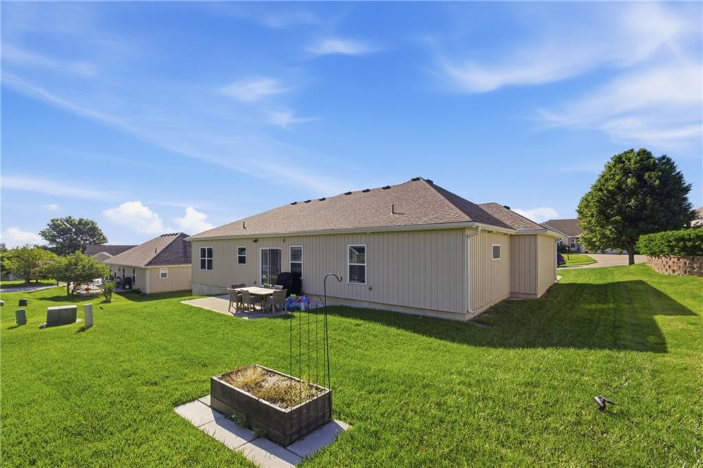 312 Prairie Rose Cir, Smithville, MO 64089