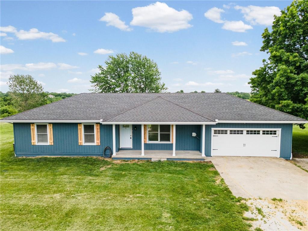 8531 Southpoint Dr, Richmond, MO 64085