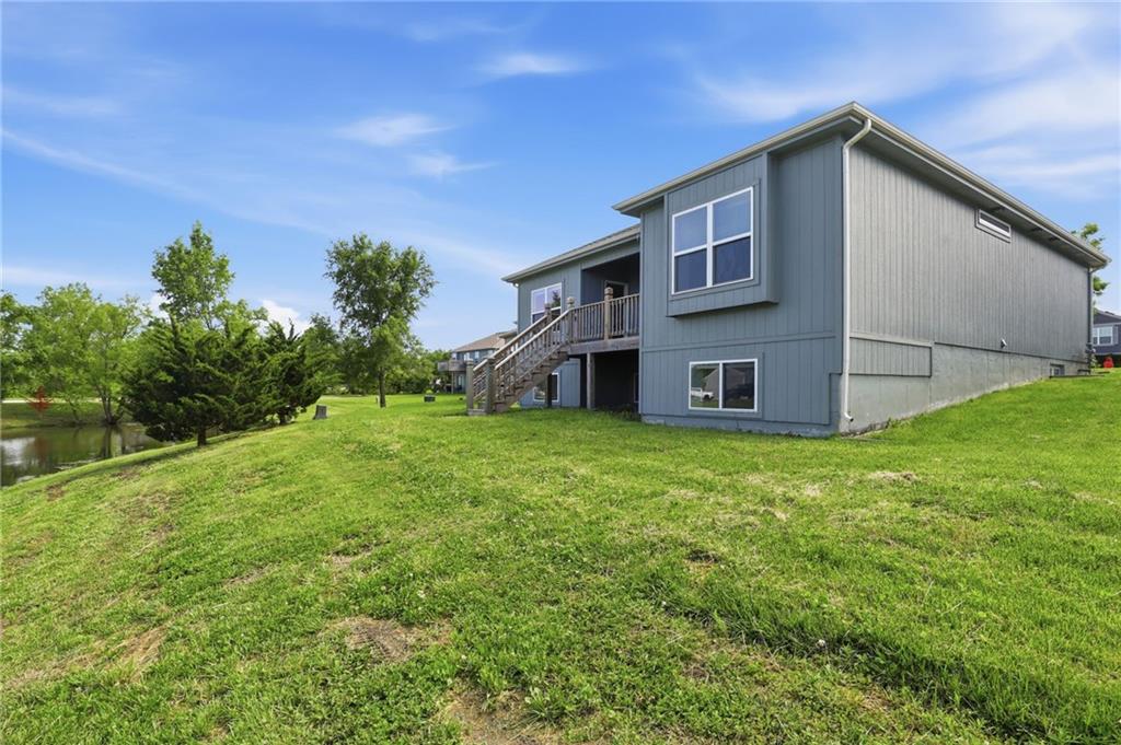 21709 N Ridge Ct, Peculiar, MO 64078