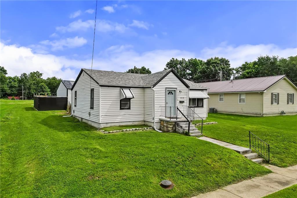 814 E North Main St, Richmond, MO 64085