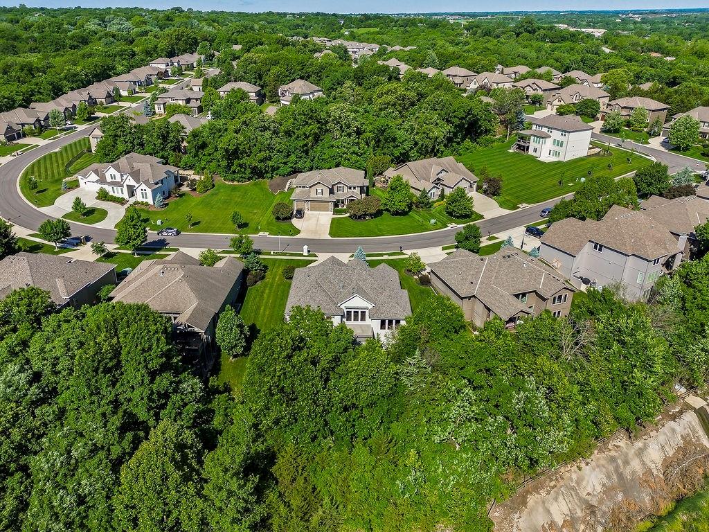 6817 Millbrook St, Shawnee, KS 66218
