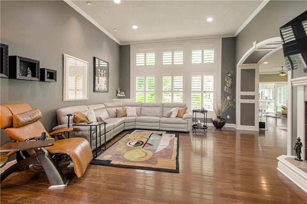 14361 Manor Ct, Leawood, KS 66224