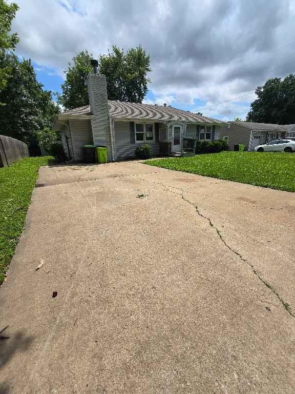 109 E Joy St, Harrisonville, MO 64701
