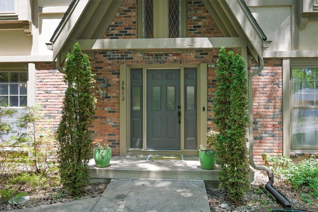 3613 NW Blue Jacket Dr, Lee's Summit, MO 64064