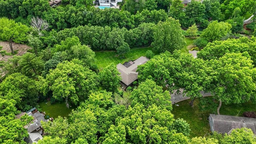 8606 Belinder Rd, Leawood, KS 66206