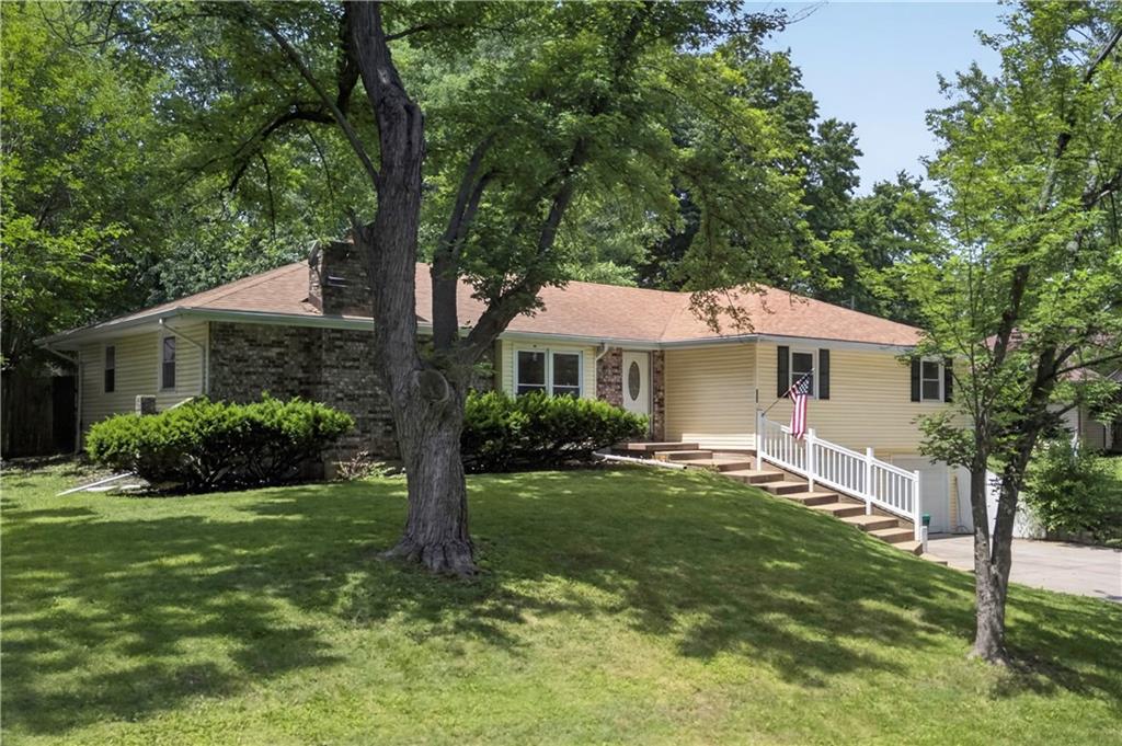 218 Oak Hill St, Lansing, KS 66043