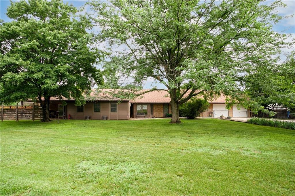 18345 Nottingham Ct, Basehor, KS 66007