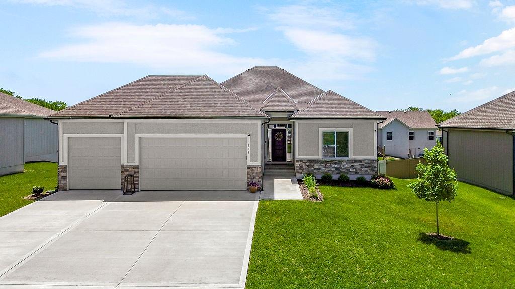 903 NW Crestwood Dr, Grain Valley, MO 64029