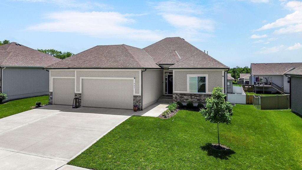 903 NW Crestwood Dr, Grain Valley, MO 64029