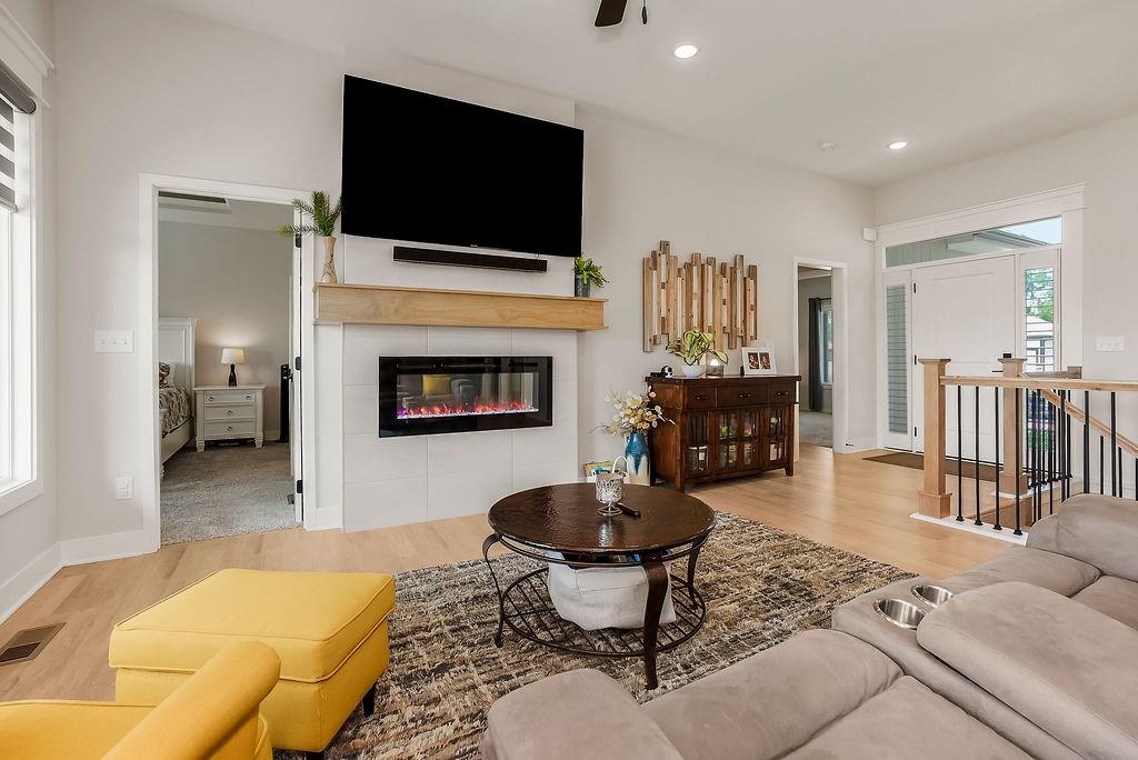 903 NW Crestwood Dr, Grain Valley, MO 64029
