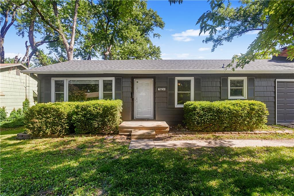 7606 W 66th Ter, Overland Park, KS 66202