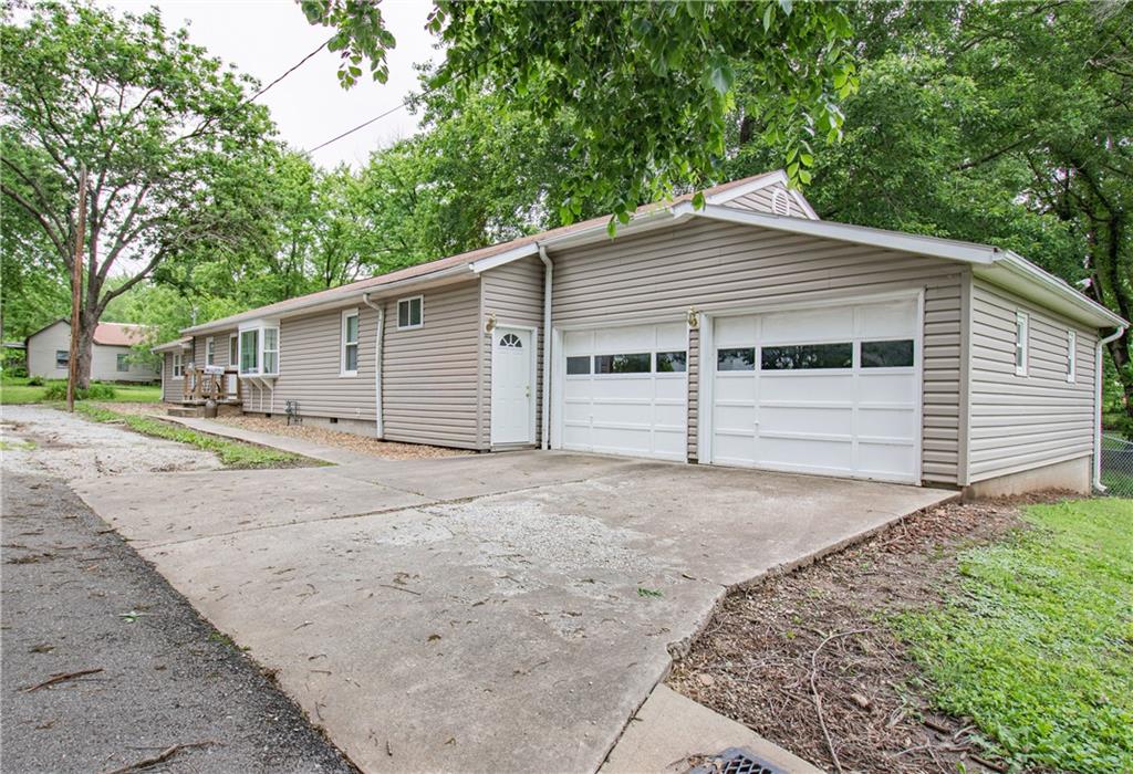 218 Century St, Windsor, MO 65360
