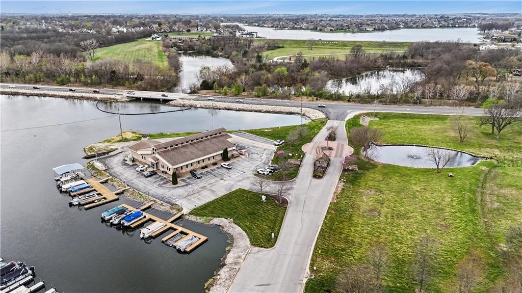 207 Saponi Ln, Lake Winnebago, MO 64034