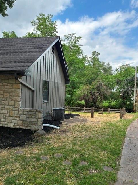 6807 Lakeshore Dr, Raytown, MO 64133